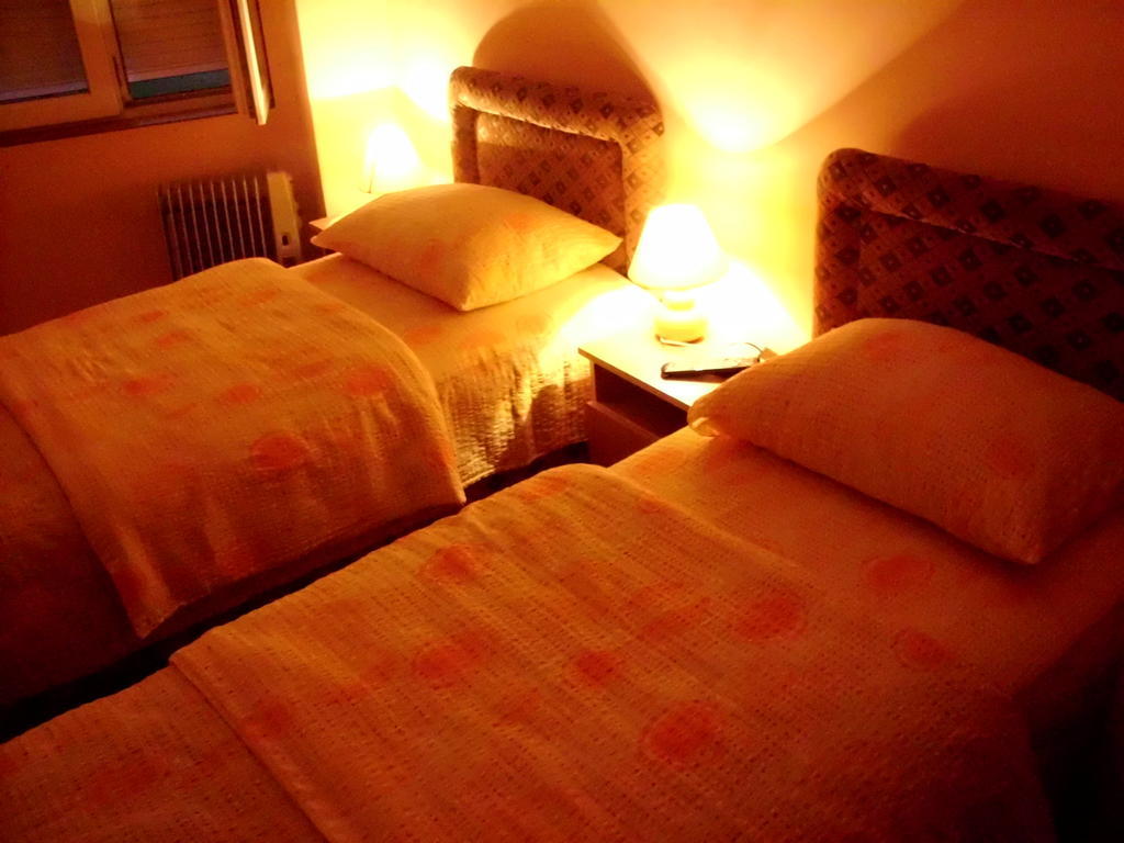 Apartments Bokan ツェティニェ 部屋 写真